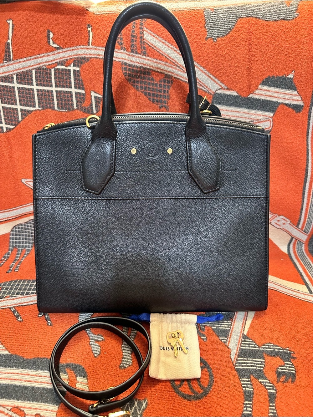 LOUIS VUITTON❤️🌟CITY STEAMER MM BAG W/ LOCK & KEYS AND SHOULDER STRAP⭐️